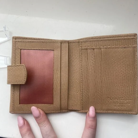 Salvatore Ferragamo Bifold Leather Wallet - Beige Vara Bow - Picture 11 of 12